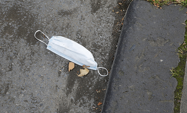 Ulrich Simons - Mund-Nasen-Schutz auf der Stra&szlig;e